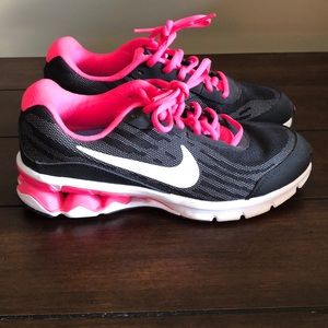 Women’s Size 6 Running Shoe